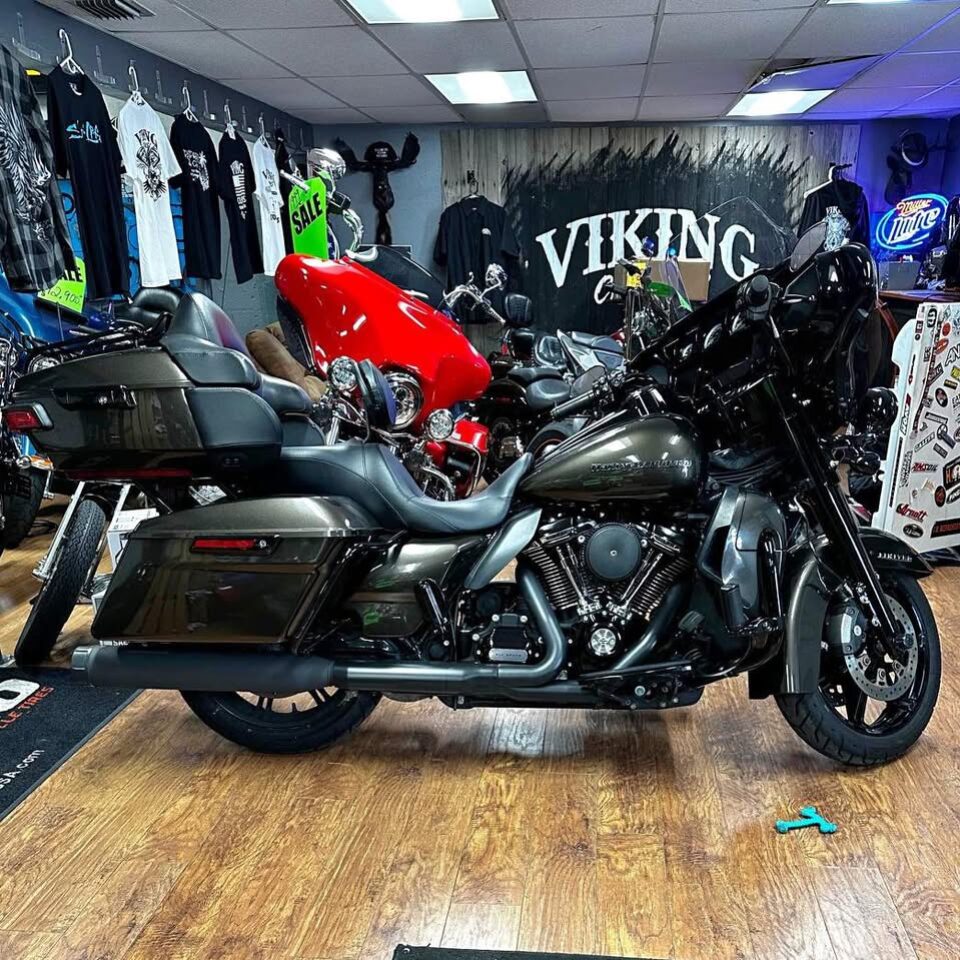 2020 Harley-Davidson FLHTK for sale in motorcycle shop showroom floor